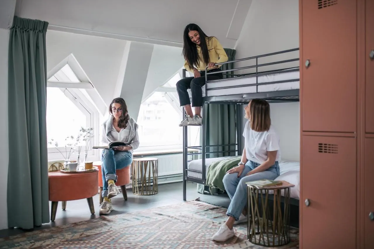 Pink Flamingo Boutique Hostel Гаага