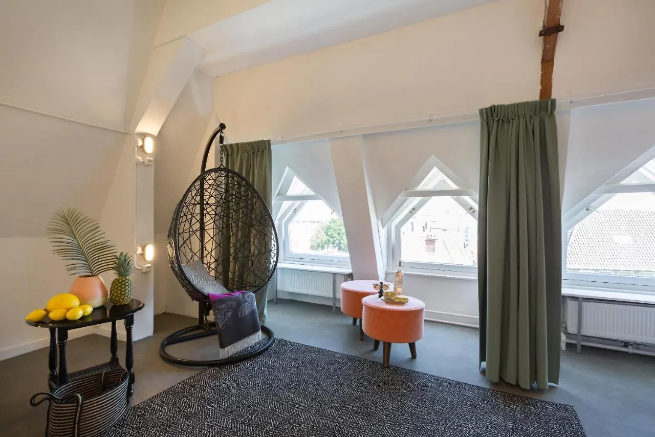 Pink Flamingo Boutique Hostel Гаага