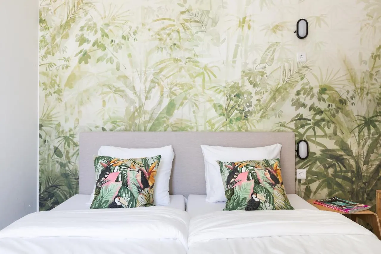 Pink Flamingo Boutique Hostel Гаага 0*,