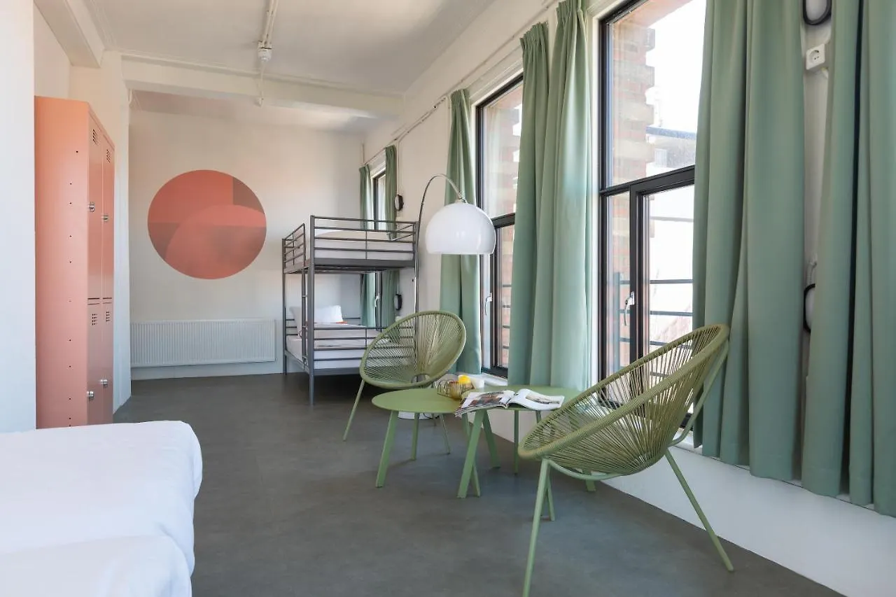 Pink Flamingo Boutique Hostel Гаага