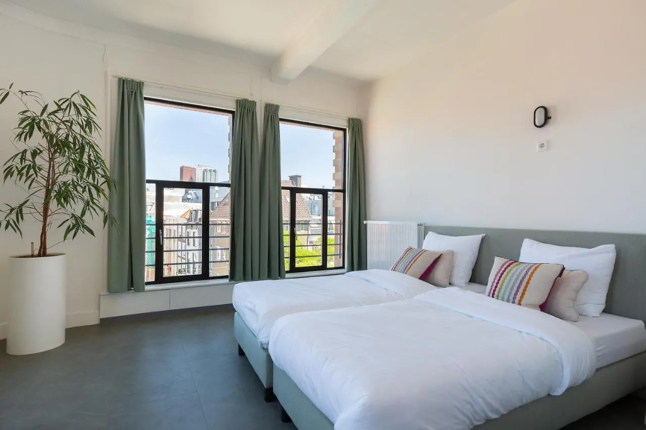 Pink Flamingo Boutique Hostel Гаага