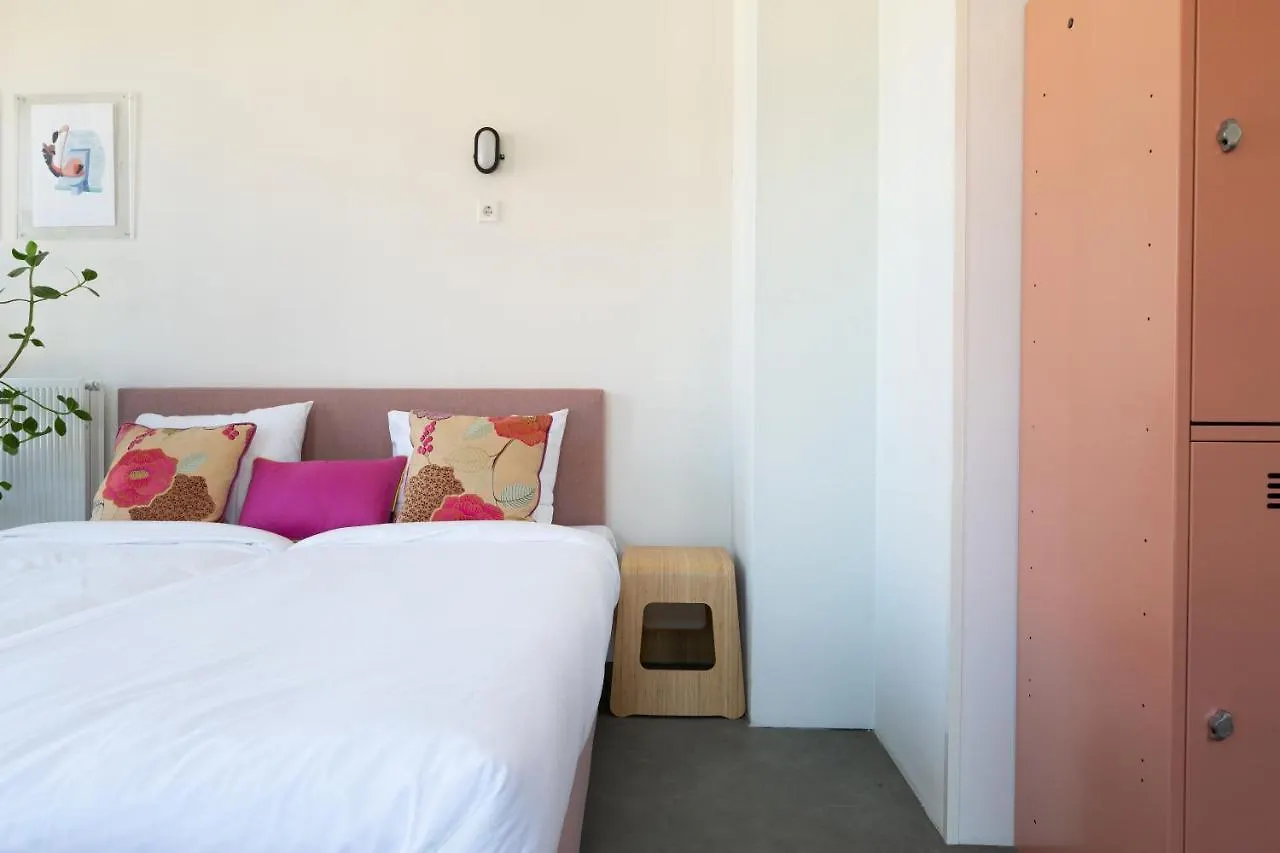 Pink Flamingo Boutique Hostel Гаага