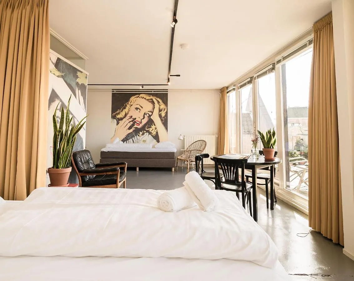 Pink Flamingo Boutique Hostel Гаага